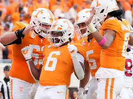 “Tennessee Star Quarterback Enters Transfer Portal: NIL Money, Loyalty, and the New College Football Reality”